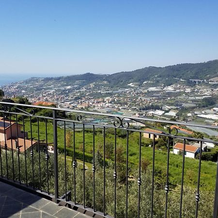 La Vista Del Poggio Acomodação com café da manhã Castellaro  Exterior foto